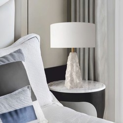 Casa Padrino lampada da tavolo di lusso in pietra naturale bianco / ottone A. 56 cm - Lampada da scrivania