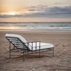 Casa Padrino Luxury Garden Lounger with Armrests Black / White 198 cm - Hotel & Garden Furniture