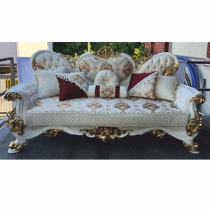 Prunkvolles Luxus Barock Wohnzimmer Sofa Creme Weiß Gold