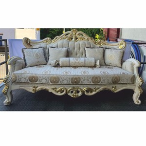 Prunkvolles Luxus Barock Wohnzimmer Sofa Silber Creme Gold