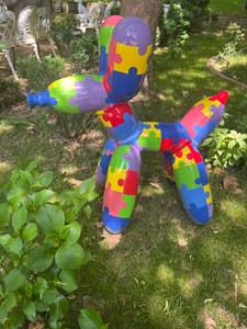 Der bunte Puzzle-Hund von Casa Padrino ist ein echtes Highlight für Garten & Interieur. Der bunte Puzzle-Hund von Casa Padrino ist ein echtes Highlight für Garten & Interieur.