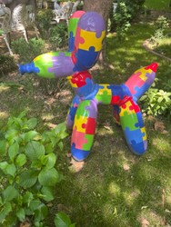 Der bunte Puzzle-Hund von Casa Padrino ist ein echtes Highlight für Garten & Interieur.