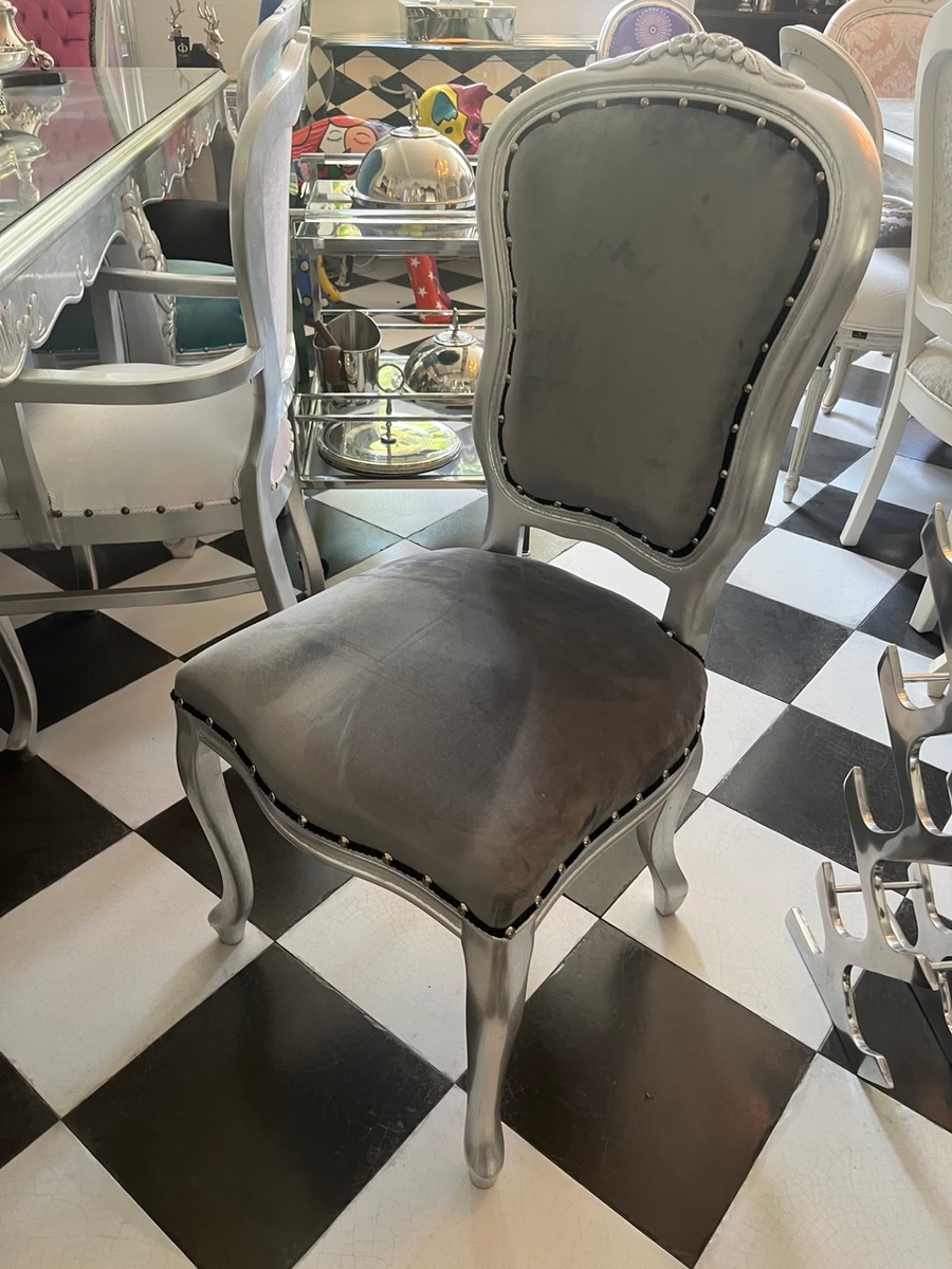 Casa Padrino Sedia Barocca di Lusso Argento Grigio 99 cm – Sedia da Pranzo in Velluto e Legno di Faggio Casa Padrino Sedia Barocca di Lusso Argento Grigio 99 cm – Sedia da Pranzo in Velluto e Legno di Faggio