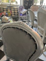 Casa Padrino Sedia Barocca di Lusso Argento Grigio 99 cm – Sedia da Pranzo in Velluto e Legno di Faggio Casa Padrino Sedia Barocca di Lusso Argento Grigio 99 cm – Sedia da Pranzo in Velluto e Legno di Faggio