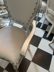 Casa Padrino Baroque Armchair White / Silver 99 cm – Beech Wood Velvet Luxury Chair