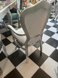 Casa Padrino Baroque Armchair White / Silver 99 cm – Beech Wood Velvet Luxury Chair