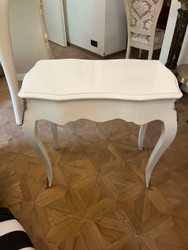 Casa Padrino Scrittoio Barocco Stile Francese Bianco Argento 77x42x76 cm con Cassetto Casa Padrino Scrittoio Barocco Stile Francese Bianco Argento 77x42x76 cm con Cassetto