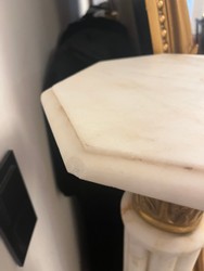 Casa Padrino Colonna in marmo stile antico bianco con capitello in ottone – 119,5 cm – Colonna barocca Casa Padrino Colonna in marmo stile antico bianco con capitello in ottone – 119,5 cm – Colonna barocca