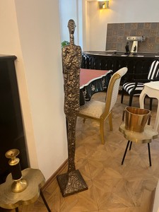 Casa Padrino Modern Aluminum Sculpture in Giacometti Style, dark bronze patinated, approx. 150 cm height Casa Padrino Modern Aluminum Sculpture in Giacometti Style, dark bronze patinated, approx. 150 cm height