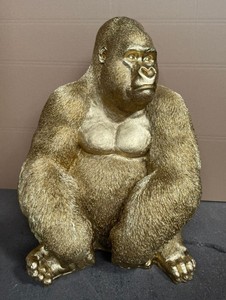 Casa Padrino Decorative Gorilla Sculpture Gold H. 75 cm - Luxury Animal Figurine made of Fiberglass