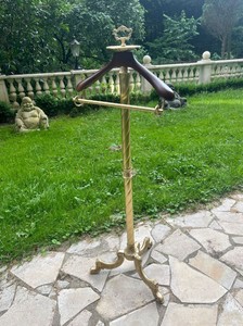 Casa Padrino Luxury Baroque Valet Stand in Brass and Dark Brown Wood, H. 133 cm - Elegant Suit Valet for Sophisticated Interiors