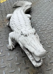 Casa Padrino Escultura Decorativa de Jardín Cocodrilo Gris 68 cm - Figura de Piedra Artificial