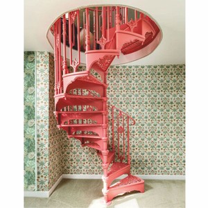 Casa Padrino escalier en colimaçon baroque avec garde-corps côté droit rose H. 240 cm