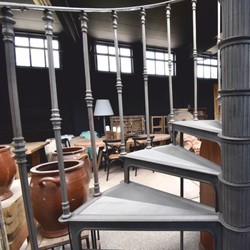 Casa Padrino escalera de caracol rústica de hierro fundido con barandilla lado izquierdo gris Al. 289 cm