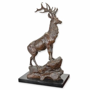 Casa Padrino sculpture décorative de luxe en bronze cerf sur rocher côté gauche marron / noir H. 68,5 cm

