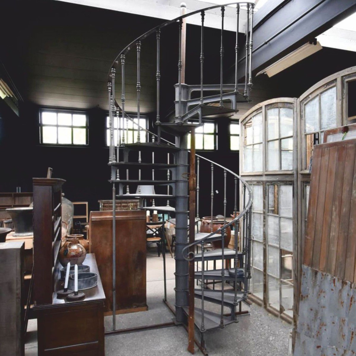 Rustikale Gusseisen Wendeltreppe Spiraltreppe mit Geländer Grau Rustikale Gusseisen Wendeltreppe Spiraltreppe mit Geländer Grau