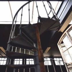 Rustikale Gusseisen Wendeltreppe Spiraltreppe mit Geländer Grau