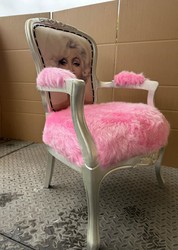 Casa Padrino Luxury Baroque Salon Chair with Armrests in Pink and Silver - Solid Beech Wood, 63 x 67 x 95.5 cm