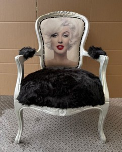 Casa Padrino Luxury Baroque Salon Chair with Armrests in Black / Silver - 63 x 67 x 95,5 cm