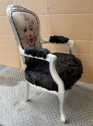 Casa Padrino Luxury Baroque Salon Chair with Armrests in Black / Silver - 63 x 67 x 95,5 cm