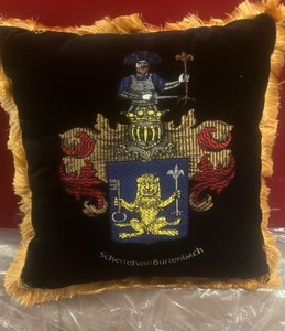 Casa Padrino Luxury Decorative Cushion Crest Freiherr Schertel von Burtenbach, Black / Gold, 50 x 50 cm