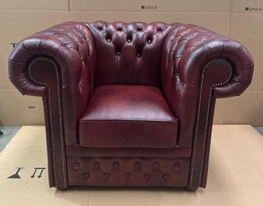 Casa Padrino Luxury Chesterfield Armchair in Bordeaux Red / Dark Brown 110 x 90 x 78 cm