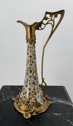 Casa Padrino Jarra de vino Art Nouveau con tapa, diseño floral, crema / multicolor / latón, Alt. 35 cm