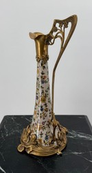 Casa Padrino Jarra de vino Art Nouveau con tapa, diseño floral, crema / multicolor / latón, Alt. 35 cm