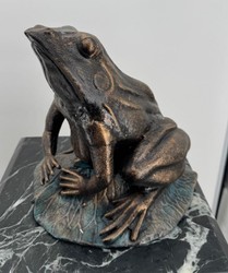 Casa Padrino Figura decorativa rana sobre hoja de hierro fundido bronce / turquesa - 21,8 x 25,5 x H. 24 cm