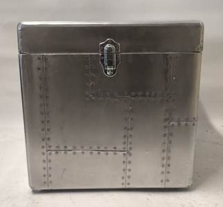Casa Padrino Mesa auxiliar / Baúl de aluminio 50 cm - Mueble estilo aviador vintage Art Déco plata