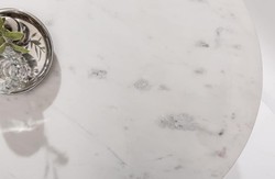 Casa Padrino Tavolino da Salotto con Piano in Marmo Bianco / Argento Ø 62 cm - Mobili di Lusso