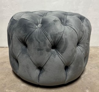 Casa Padrino Luxus Chesterfield Samt Hocker rund Grau - Durchmesser 53 cm, Höhe 41 cm