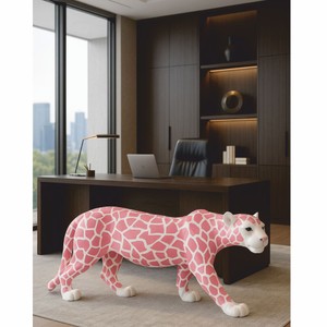Casa Padrino Deko Skulptur Panther Weiß / Rosa 160 x H. 72 cm - Deko Figur