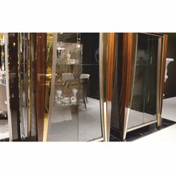 Casa Padrino vitrine de luxe avec 2 portes vitrées marron / or 130 x H. 200 cm - Mobilier de luxe
Casa Padrino vitrine de luxe avec 2 portes vitrées marron / or 130 x H. 200 cm - Mobilier de luxe