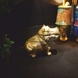 Casa Padrino table basse de luxe en résine synthétique plateau verre hippopotame or 65 cm