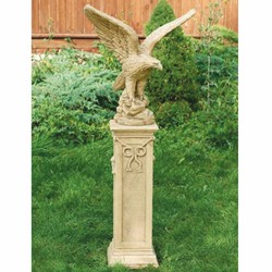 Casa Padrino Scultura Aquila Barocco con Colonna per Decorazione da Giardino Beige A. 134 cm