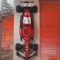 Casa Padrino coche de carreras decorativo XXL de Fórmula 1 rojo 180 cm - Decoración de pared