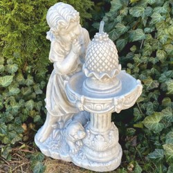 Jugendstil Springbrunnen Gartenbrunnen Mädchen mit Hund Grau