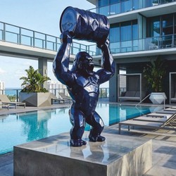 Casa Padrino sculpture décorative de jardin XXL gorille avec baril bleu métallisé H. 250 cm
