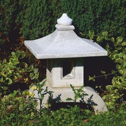Casa Padrino Lámpara de Jardín de Estilo Japonés Pagoda Blanco Al. 53 cm - Iluminación de Jardín
