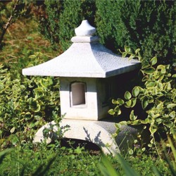 Casa Padrino Lámpara de Jardín de Estilo Japonés Pagoda Blanco Al. 53 cm - Iluminación de Jardín