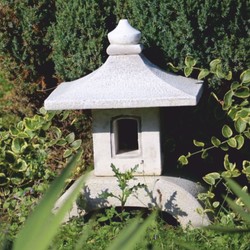 Casa Padrino Lámpara de Jardín de Estilo Japonés Pagoda Blanco Al. 53 cm - Iluminación de Jardín