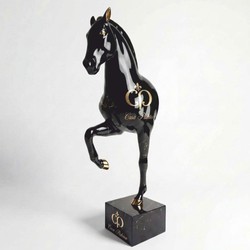 Casa Padrino scultura decorativa XXL cavallo su piedistallo nero / oro A. 255 cm - Scultura Decorativa CPB