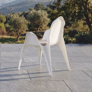 Casa Padrino Luxus Gartenstuhl mit Armlehnen Matt Weiß / Beige - Garten & Terrassen Möbel