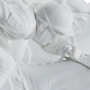 Casa Padrino Luxus Deko Porzellan Skulptur Pferderennen 44 cm - Handgefertigt