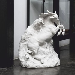 Casa Padrino Escultura Decorativa de Lujo en Porcelana Caballo Fantasma 50 cm - Hecha a Mano