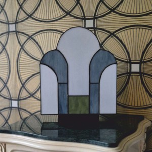 Casa Padrino Art Deco Tiffany Tischleuchte Weiß / Blau-Grau / Grün / Schwarz H. 28,5 cm