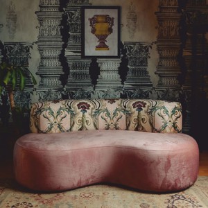 Casa Padrino divano di lusso in velluto con tessuto a motivo barocco rosa / multicolore 180 cm