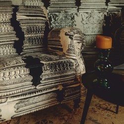 Casa Padrino Luxury Velvet Armchair Beige / Black / Brass - Office Armchair - Office Furniture - Luxury Furniture