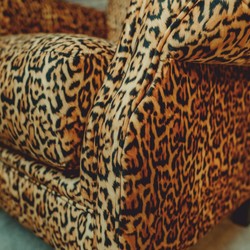 Casa Padrino Luxury Velvet Armchair with Leopard Design - Office Armchair - Office Furniture - Luxury Furniture